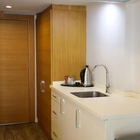 塔克辛超多套房酒店