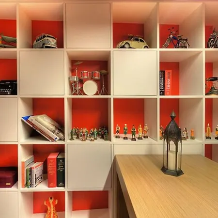 塔克辛超多套房酒店 4*